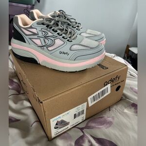 Gravity Defyer Women's Gray and Pink Sneakers